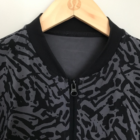 Lululemon Noir Jacket Sz 8 Lightweight, Thumbholes, Mesh, Black Animal Print - Picture 8 of 14